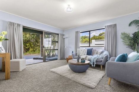 Photo of property in 203 Chelsea View Drive, Chatswood, Auckland, 0626