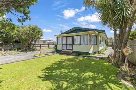 Photo of property in 33 Karewa Street, Castlecliff, Whanganui, 4501