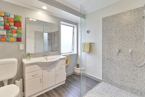 Photo of property in 2/212 Grove Road, Mayfair, Hastings, 4122