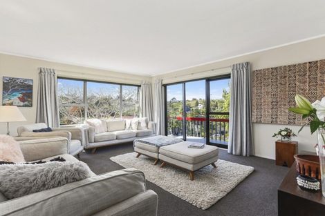 Photo of property in 8 Valdese Rise, Browns Bay, Auckland, 0630