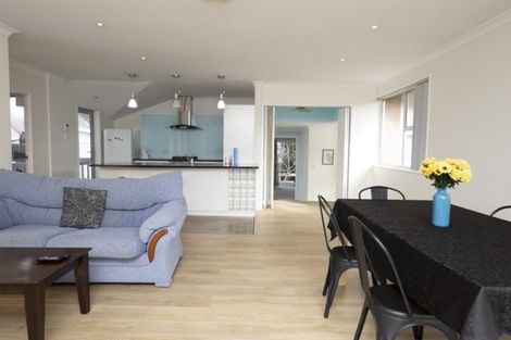 Photo of property in 14 Ellison Place, Pakuranga Heights, Auckland, 2010