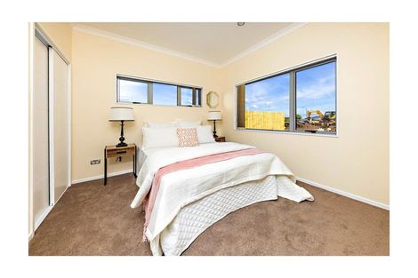 Photo of property in 43a Senator Drive, Manurewa, Auckland, 2105