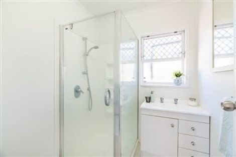 Photo of property in 2/7 Napoleon Avenue, Milford, Auckland, 0620