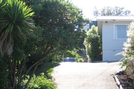 Photo of property in 2/31 Kiteroa Terrace, Rothesay Bay, Auckland, 0630