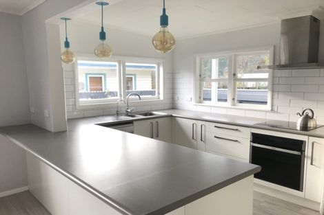 Photo of property in 17 Winchester Avenue, Pinehaven, Upper Hutt, 5019