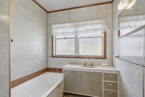 Photo of property in 18 Millbrook Road, Henderson, Auckland, 0612