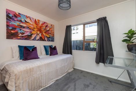 Photo of property in 30a Kakariki Grove, Waikanae, 5036