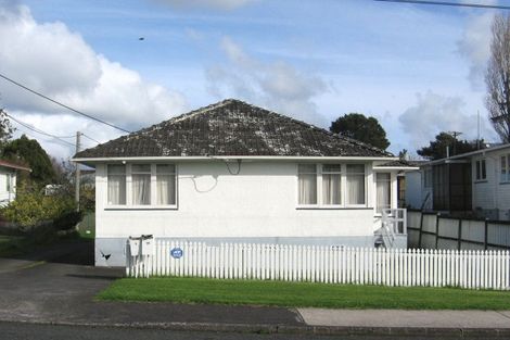 Photo of property in 6 Taipari Road, Te Atatu Peninsula, Auckland, 0610