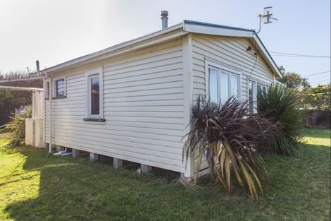 Photo of property in 18 Punga Street, Tangimoana, 4822