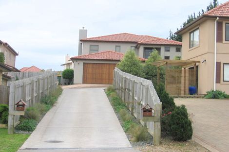 Photo of property in 8 Dunloy Place, East Tamaki Heights, Auckland, 2016