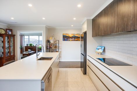 Photo of property in 71 Johnstone Drive, Fitzherbert, Palmerston North, 4410