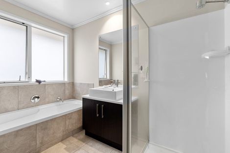 Photo of property in 96 Farringdon Avenue, Rototuna North, Hamilton, 3210