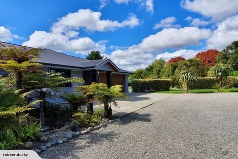 Photo of property in 381 Tararua Road, Levin, 5571