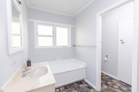 Photo of property in 6 Liston Crescent, Hillcrest, Hamilton, 3216