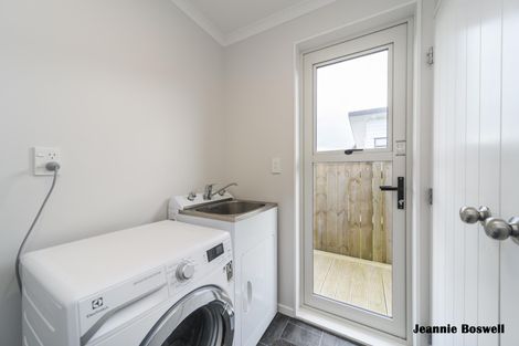 Photo of property in 52 Exeter Crescent, Takaro, Palmerston North, 4412