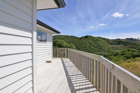 Photo of property in 19 Bendigo Grove, Newlands, Wellington, 6037