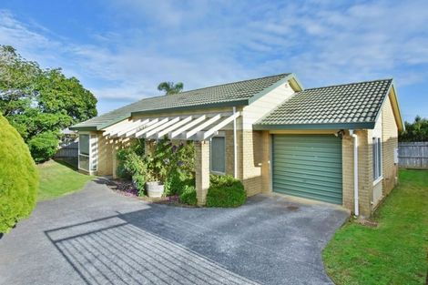 Photo of property in 2/7 Zurich Place, Weymouth, Auckland, 2103