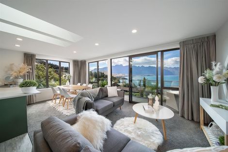 Photo of property in 54d Wynyard Crescent, Fernhill, Queenstown, 9300