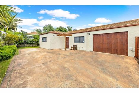 Photo of property in 13 Conacher Close, East Tamaki Heights, Auckland, 2016