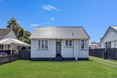 Photo of property in 33 Matipo Street, Castlecliff, Whanganui, 4501