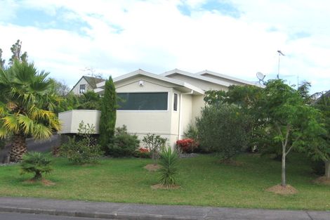 Photo of property in 70 Granville Drive, Massey, Auckland, 0614