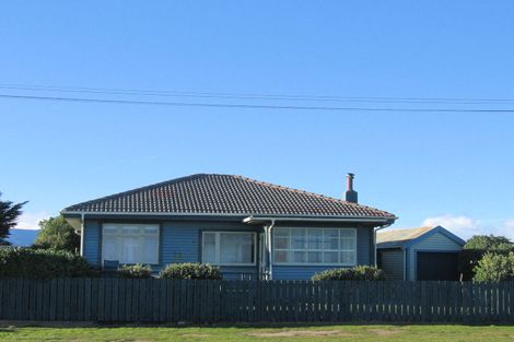 Photo of property in 104 Marine Parade, Otaki Beach, Otaki, 5512