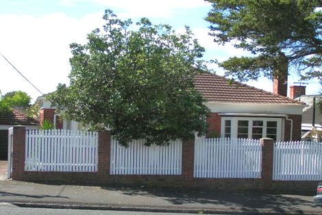 Photo of property in 6 Bartley Street, Northcote Point, Auckland, 0627