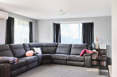 Photo of property in 2/17b Prestons Road, Redwood, Christchurch, 8051