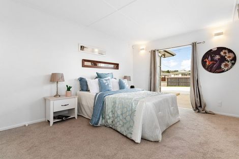 Photo of property in 9 Bay Street, Red Beach, 0932