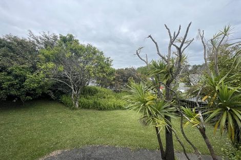 Photo of property in 26 Totaravale Drive, Totara Vale, Auckland, 0629