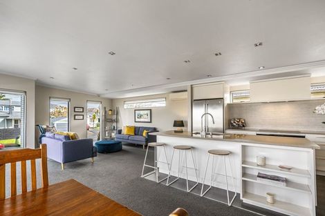 Photo of property in 90 Roberts Avenue, Belmont, Auckland, 0622