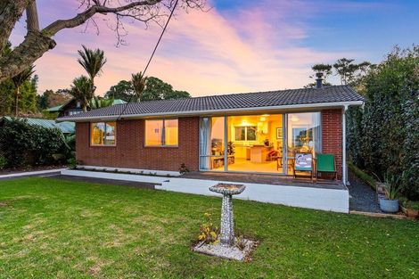 Photo of property in 3 Sandys Parade, Laingholm, Auckland, 0604