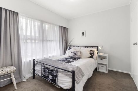 Photo of property in 1/11 Roberts Avenue, Bayswater, Auckland, 0622
