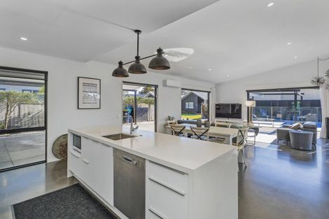 Photo of property in 12 Lynette Place, Pauanui, 3579