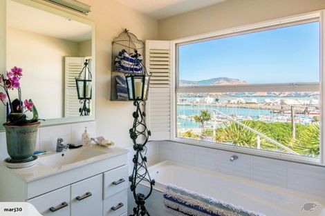 Photo of property in 1 Simeon Quay, Lyttelton, 8082