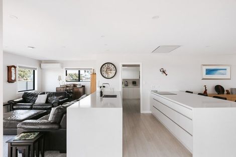 Photo of property in 26 Harbour View Road, Omokoroa, 3114