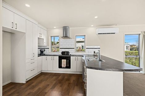 Photo of property in 3 Gazelle Avenue, Beach Haven, Auckland, 0626