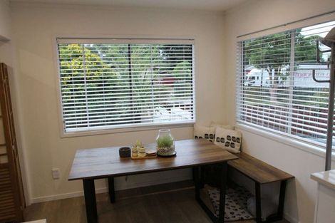 Photo of property in 17 St Catherine Crescent, West Harbour, Auckland, 0618