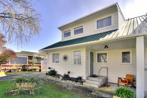Photo of property in 43 Oak Street, Masterton, 5810