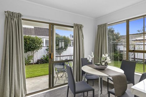 Photo of property in 2/59 Kowhai Avenue, Ebdentown, Upper Hutt, 5018
