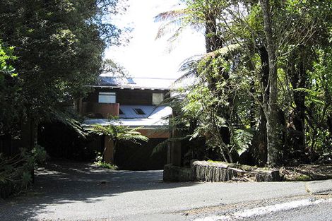 Photo of property in 553 Scenic Drive, Waiatarua, Auckland, 0612