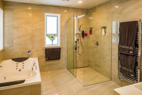 Photo of property in 51 Dowse Drive, Maungaraki, Lower Hutt, 5010