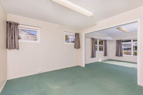 Photo of property in 24 Ocean View Road, Northcote, Auckland, 0627