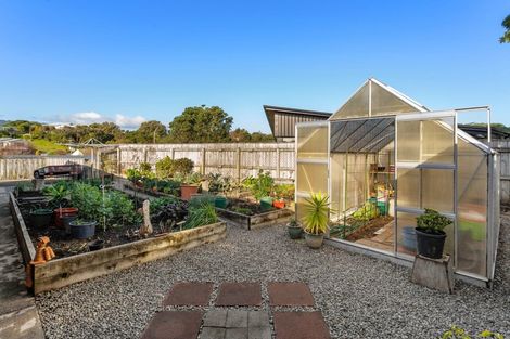 Photo of property in 6 Queens Road, Waikanae Beach, Waikanae, 5036