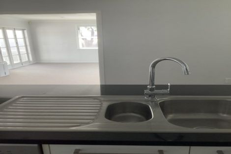 Photo of property in 1 Keats Place, Blockhouse Bay, Auckland, 0600