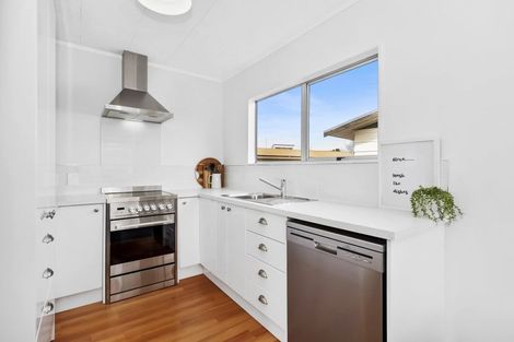 Photo of property in 24 Garland Drive, St Andrews, Hamilton, 3200