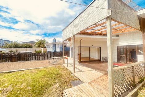 Photo of property in 3 Ross Avenue, Papatoetoe, Auckland, 2025