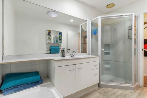 Photo of property in 9 Owl Court, Unsworth Heights, Auckland, 0632