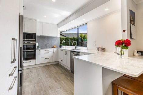 Photo of property in 25 Suncrest Drive, West Harbour, Auckland, 0618