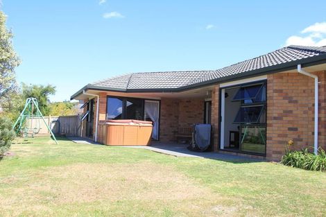 Photo of property in 2 George Deane Place, Greenhithe, Auckland, 0632